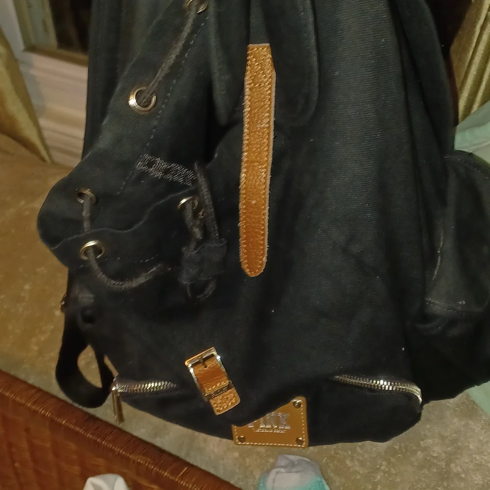 VS Backpack - Picture 2 of 9